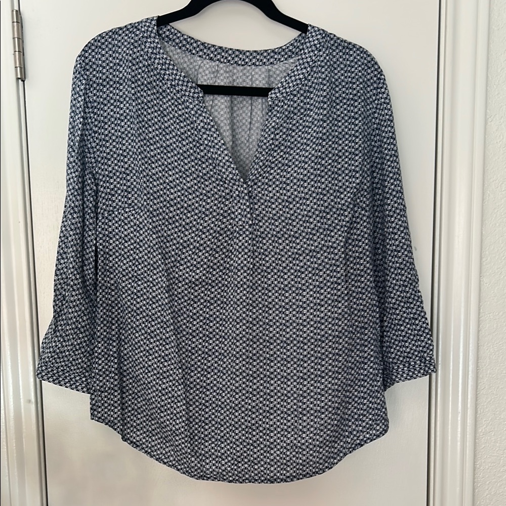 ✨5 for $15✨ Women's Black and White Patterned Top